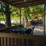 佩尔所营地度假屋 Alsóörs
