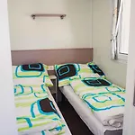 度假居 佩尔所营地度假屋 Alsóörs
