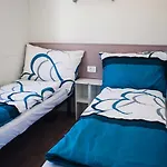 度假居 佩尔所营地度假屋 *