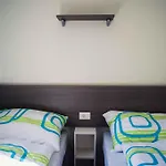 佩尔所营地度假屋 Alsóörs
