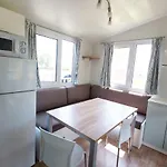 度假居 佩尔所营地度假屋 Alsóörs